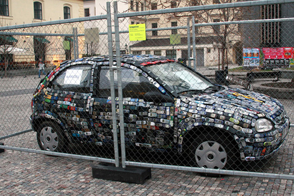 automobil
