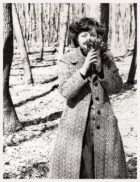   1982.