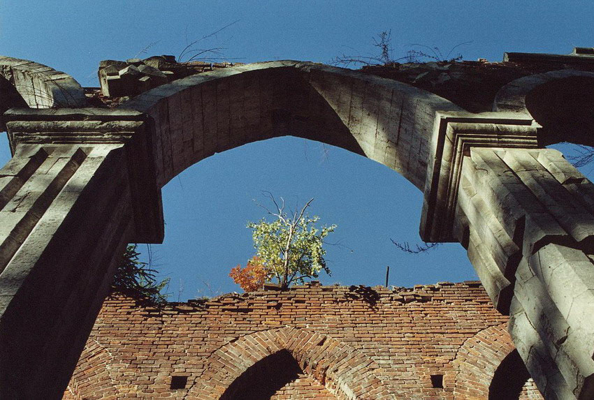  . 1999 .