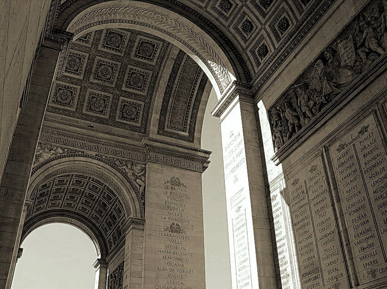  Arc de Triomphe