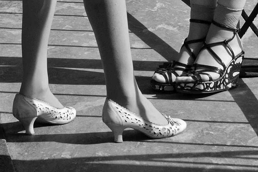 [black vs white]