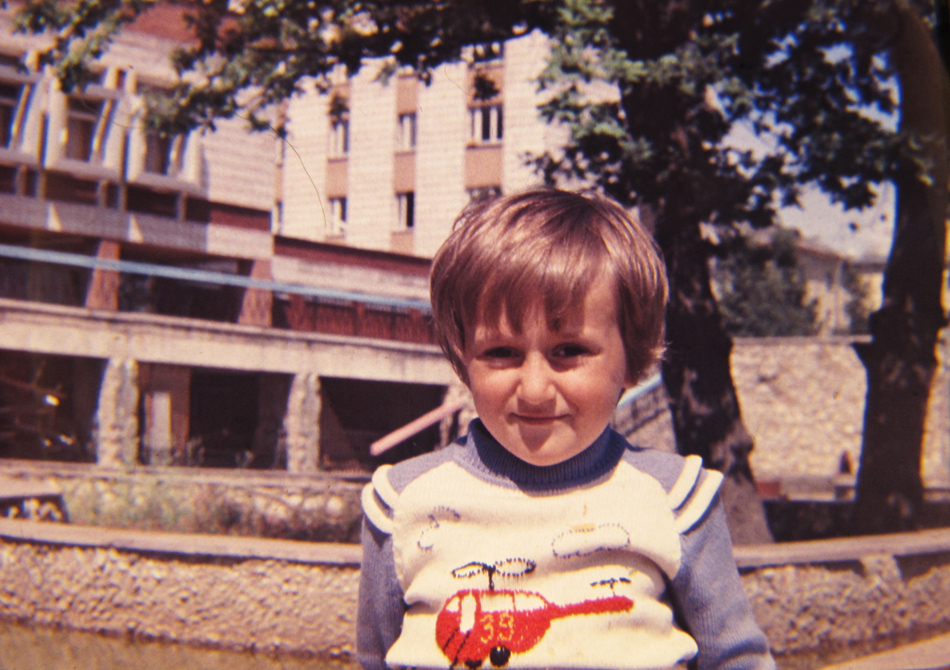   1987 .