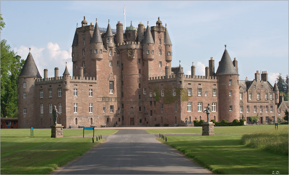  Glamis Castle