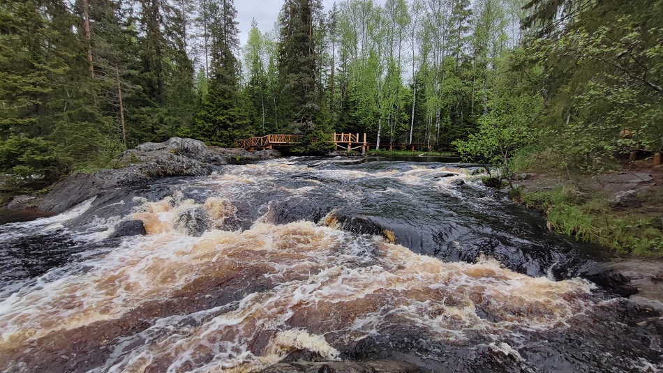 Фото Бурлящая Горная река