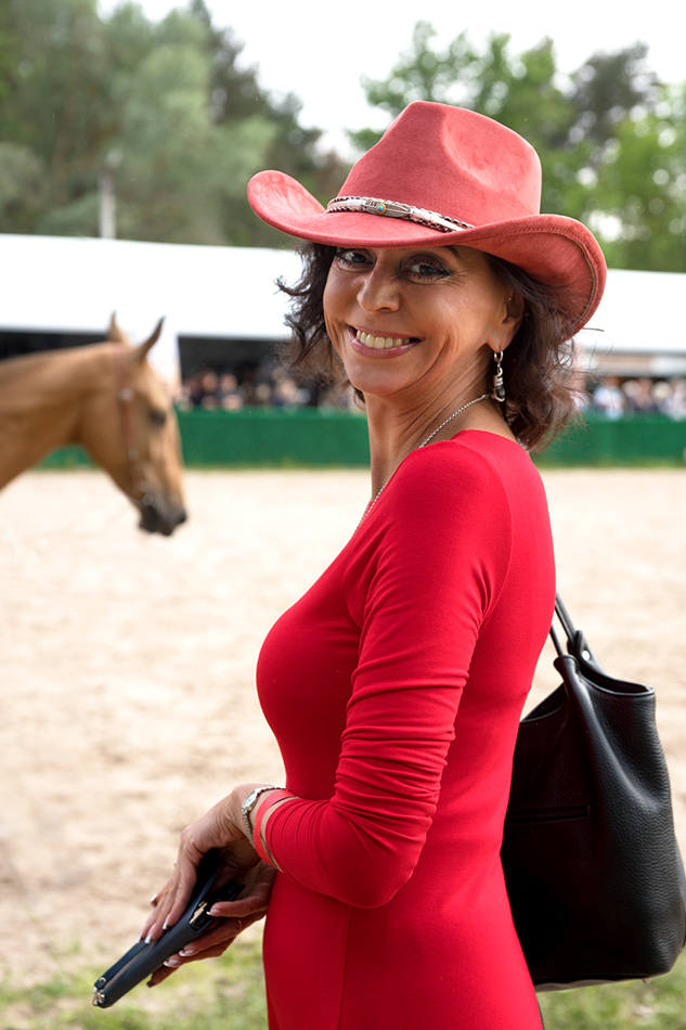  Lady in red